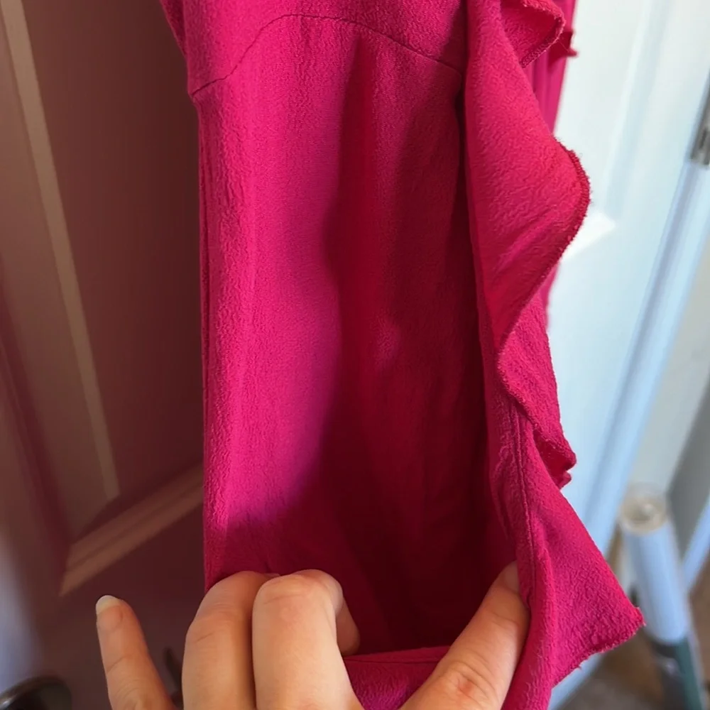 đź’•BEAUTIFUL Pink flowy Dress by HYPE size large - Picture 6 of 16